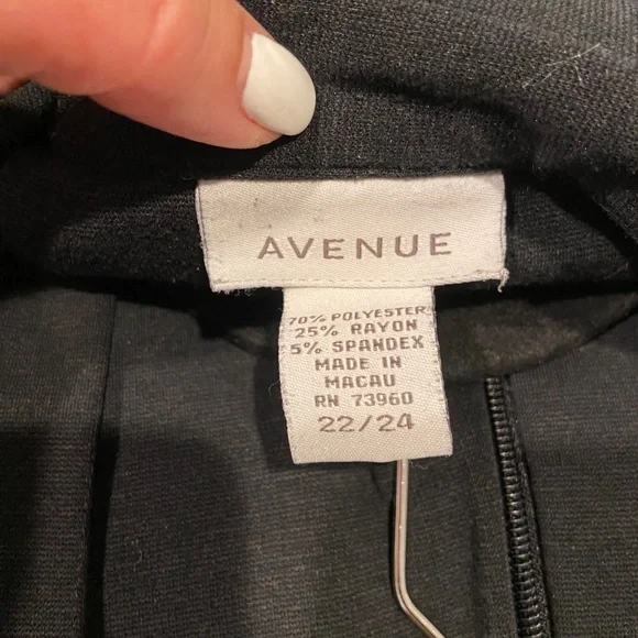 Avenue Women’s Black Collared Zip-Up Sweatshirt – Size 22/24 - Picture 2 of 10